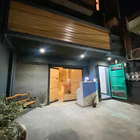 Lime Lite Manila Hostel Makati City Екстер'єр фото