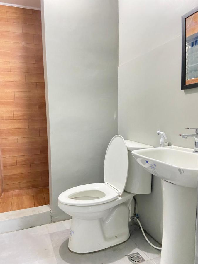 Lime Lite Manila Hostel Makati City Екстер'єр фото