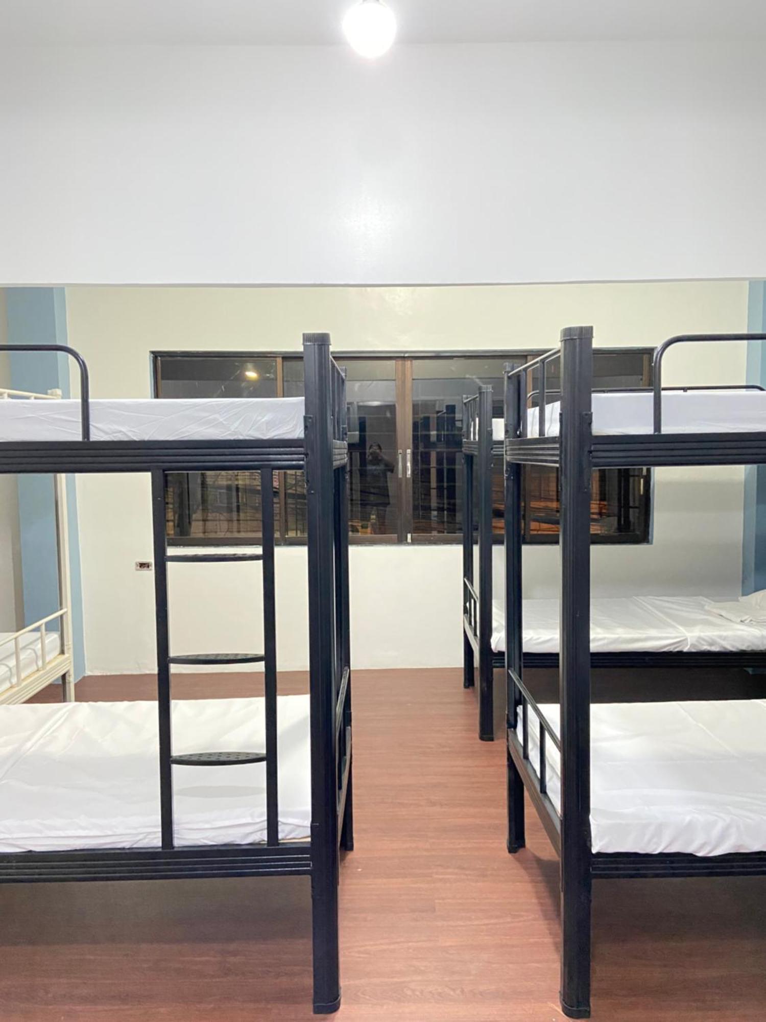 Lime Lite Manila Hostel Makati City Екстер'єр фото